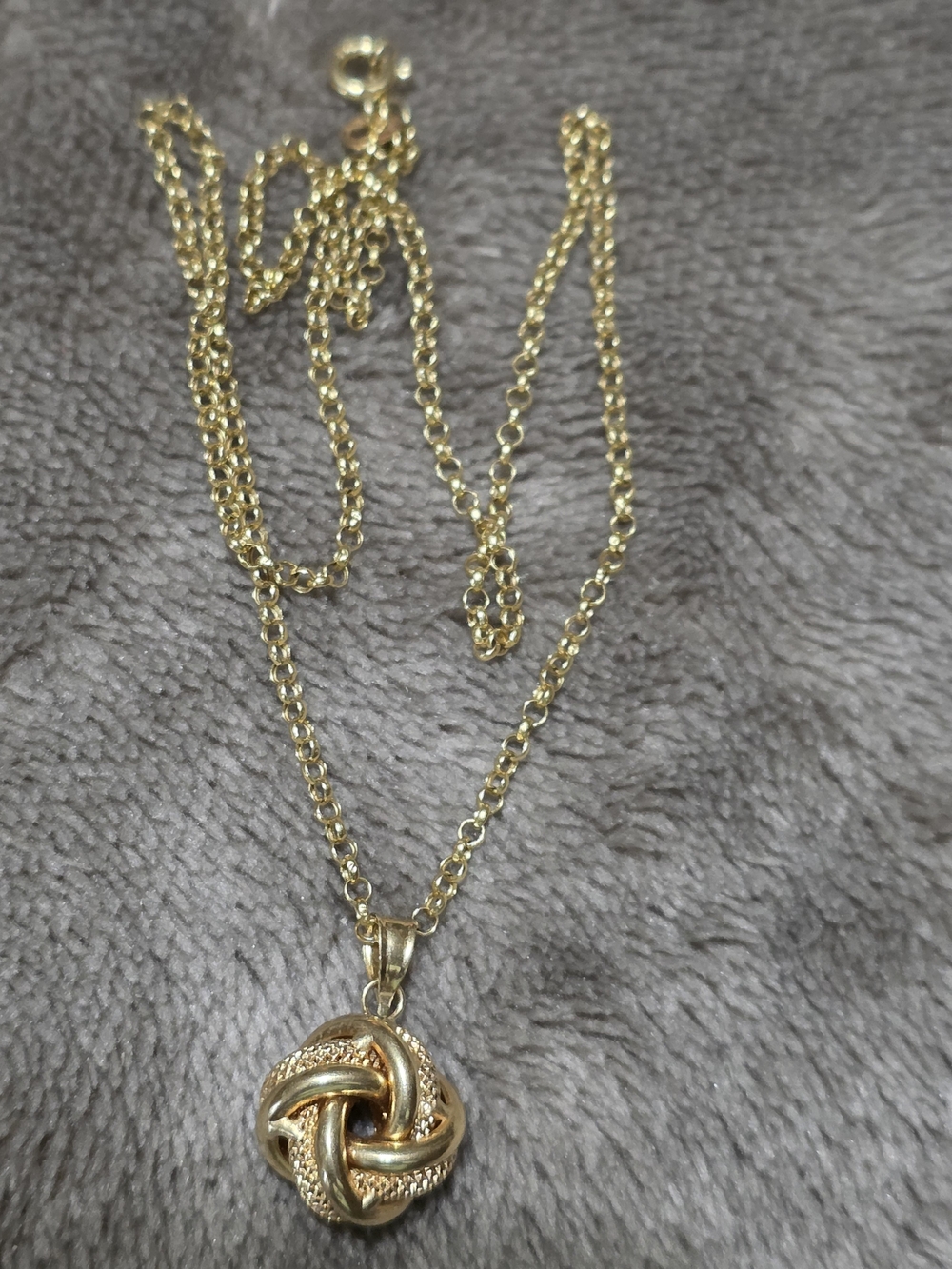18Karat Solid Gold Knot Pendant Necklace - Elegant Women’s Jewelry 15"